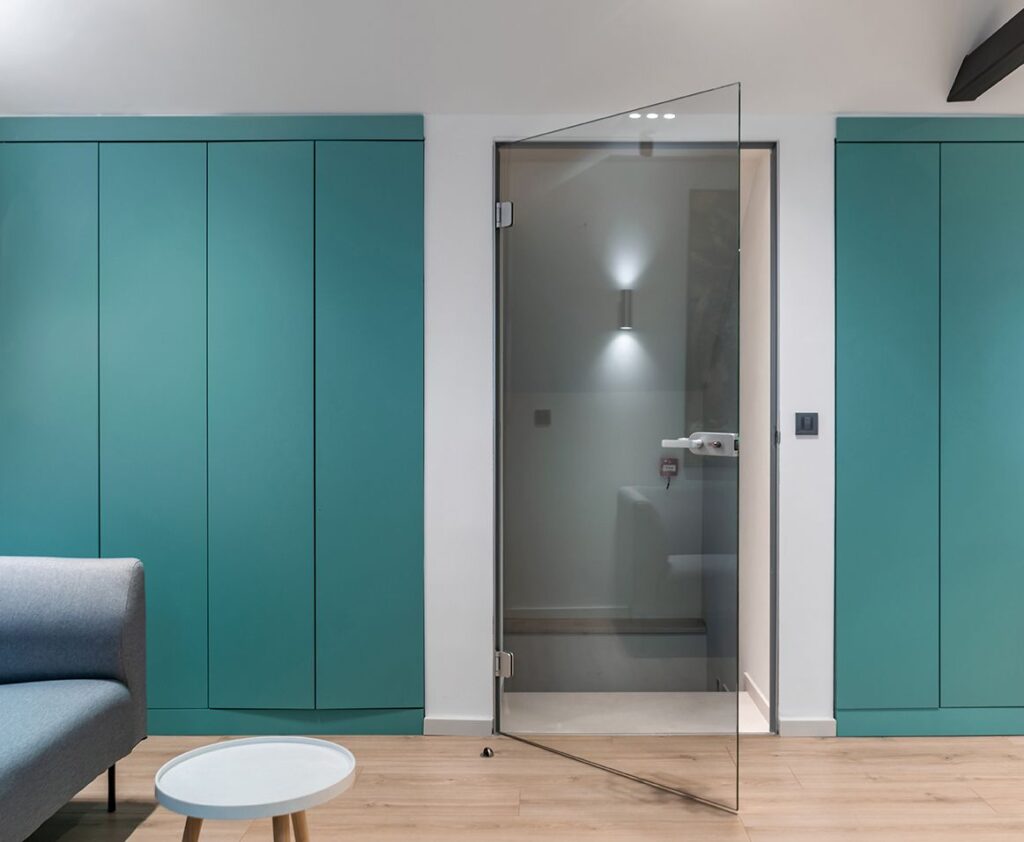 Plavi zid, pod i vrata tavana doma Jevrema Grujića