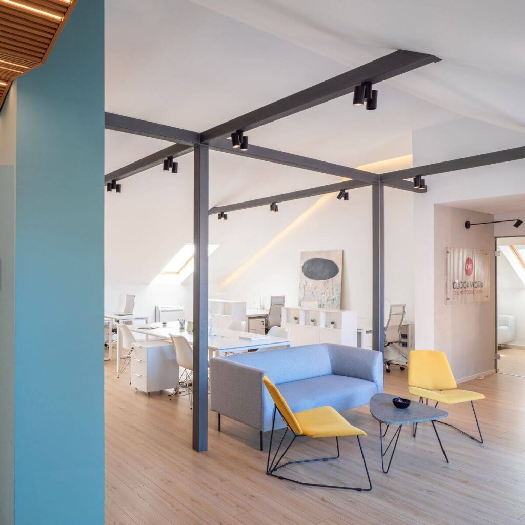 Čelični stubovi, osvetljenje i nameštaj u domu Jevrema Grujića