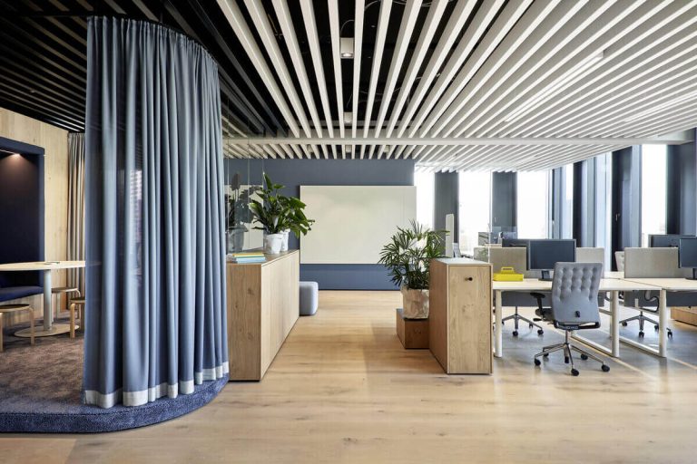 Moderna i uređena kancelarija